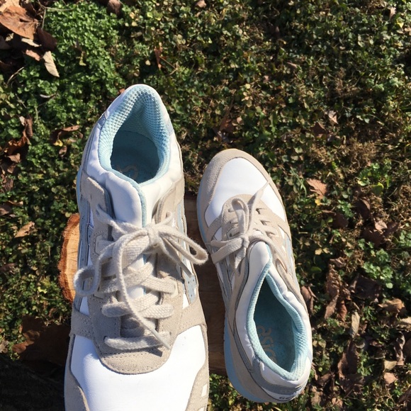 Women ASICS Gel Shoe Sz: 9 - Picture 3 of 5